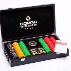 Luxe Pokerset 300 Chips (14 Gram) Plastic Pokerkaarten Houten Koffer Copag - Cartamundi 15 Luxe Pokerset 300 Chips (14 Gram) Plastic Pokerkaarten Houten Koffer Copag - Cartamundi -Goedkope kaartspellen winkel 550x367 8