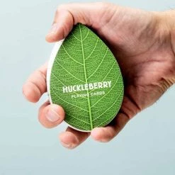 Kikkerland Huckleberry Leaf Cards - Speelkaarten In De Vorm Van Een Blad - In En Handig Meeneem Blikje - Kinderspeelgoed -Goedkope kaartspellen winkel 550x508 2