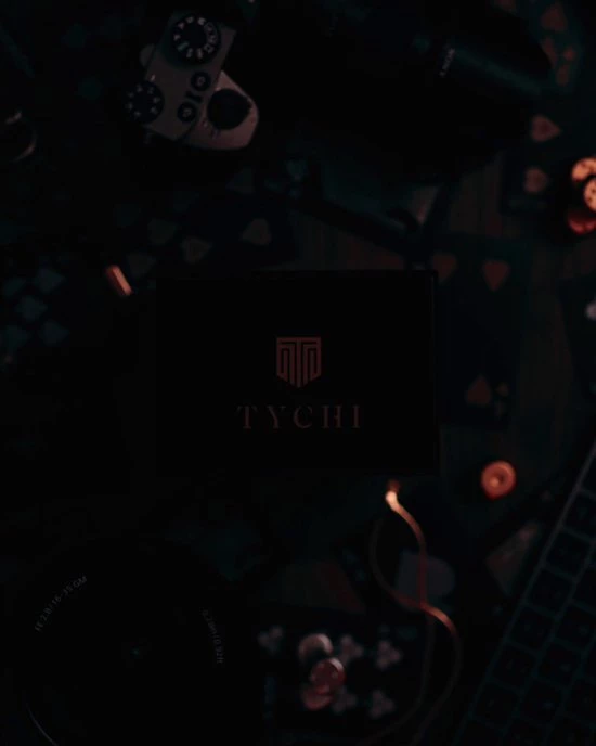 Tychi - 3 Of A Kind Speelkaarten - Goud Zilver Zwart - Kaartspel - Speelkaarten Volwassenen - Pokerkaarten - Kaarten - Waterdicht – Houder 4 Tychi - 3 Of A Kind Speelkaarten - Goud Zilver Zwart - Kaartspel - Speelkaarten Volwassenen - Pokerkaarten - Kaarten - Waterdicht – Houder - Afbeelding 2